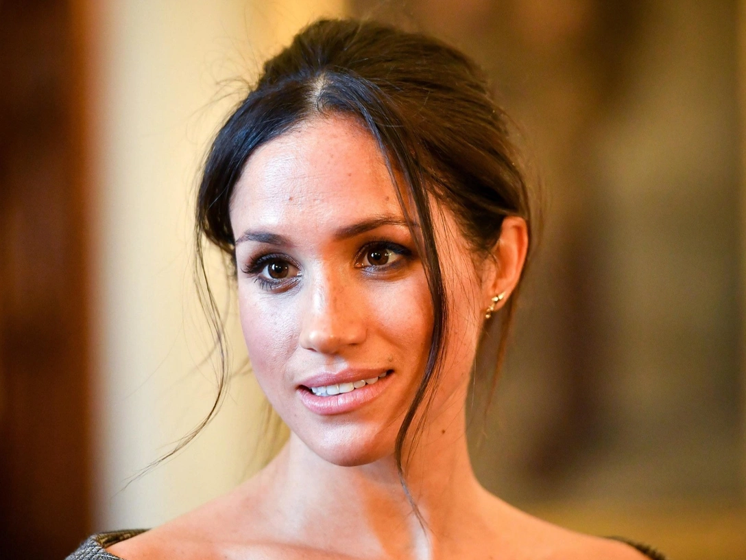 Почему поклонники требуют лишить Сассекских всех титулов (и на самом деле они правы) | marieclaire.ru