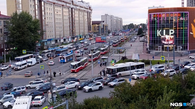Пользователи сервиса жалуются на скопление машин | Источник: Стас Соколов / NGS.RU