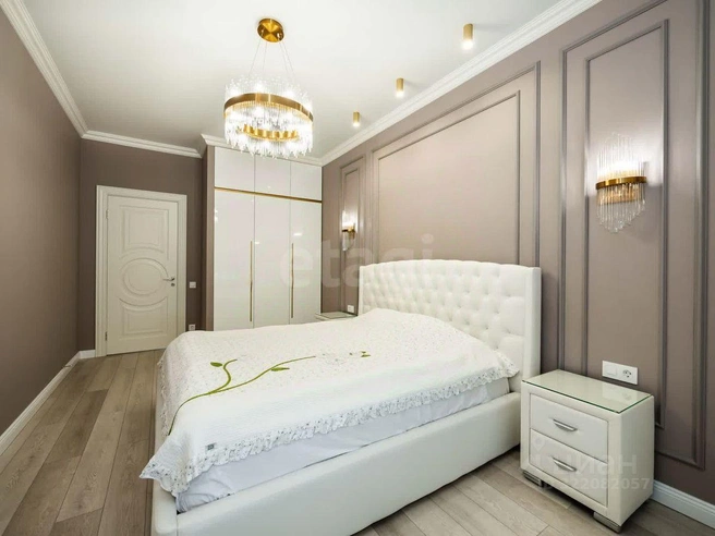 В двух спальнях есть свой гардероб | Источник: Агентство недвижимости «Этажи» / n1