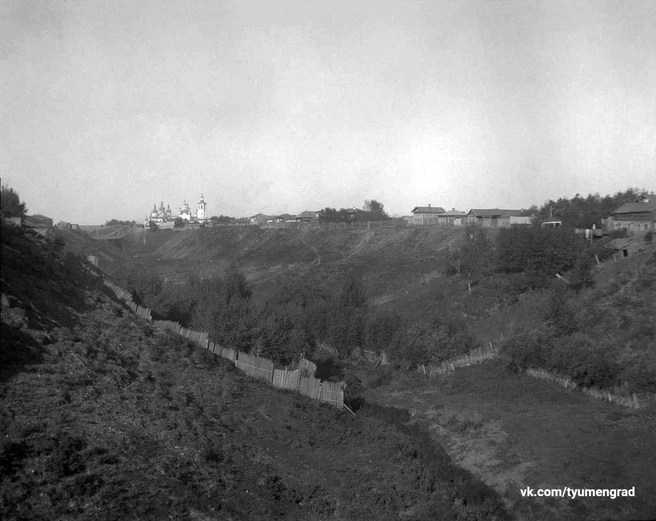 Вид на Царево городище. 1901–1902 годы. Фото французского путешественника Жюля Легра | Источник: Тюмень до нашей эры / vk.ru