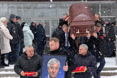 Омичи простились с экс-мэром Шрейдером