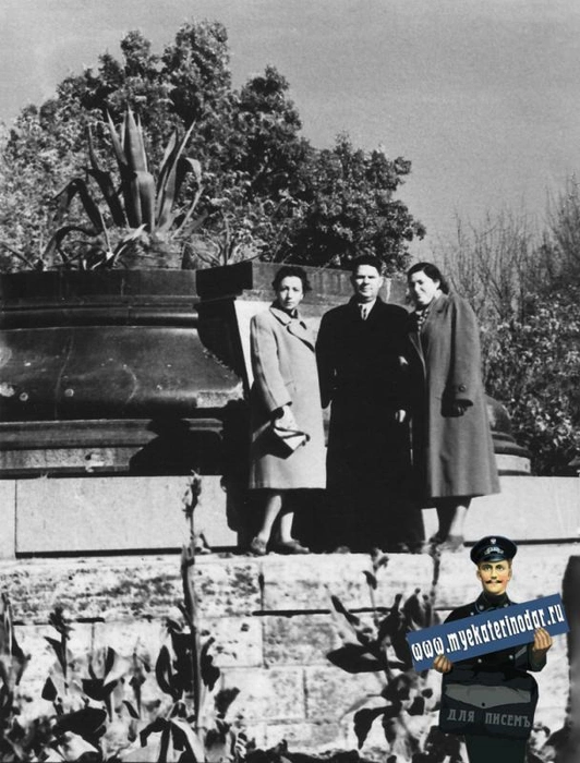 В конце 1950-х некогда величественный памятник выглядел так | Источник: фото из семейного архива Лысянского Руслана / myekaterinodar.ru