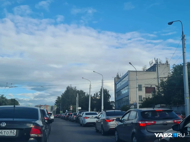 В Рязани тоже сохраняются очереди на АЗС | Источник: Светлана Коновалова / YA62.RU