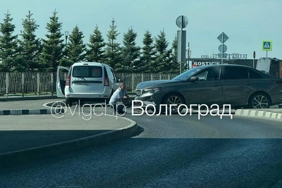 Пробка на Нулевой продольной из-за ДТП с машиной медиков