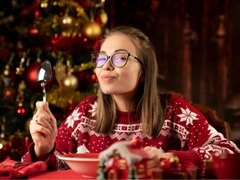 Выбросить нельзя доесть: как правильно хранить новогодние блюда и когда пора с ними попрощаться