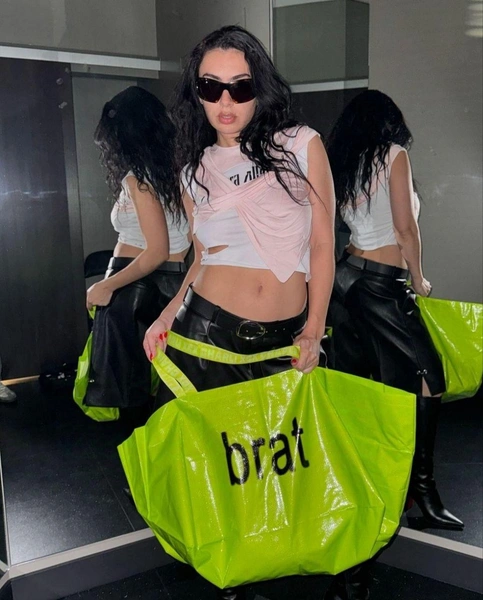 Что значит «brat» и при чем тут британская певица Charli XCX и зеленый цвет