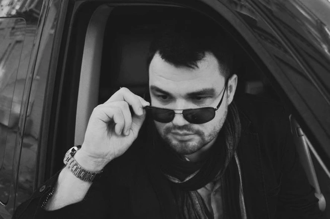 А это Павел снимался в фильме своего однокурсника. Сыграл крутого продюсера | Источник: Павел Скоробогатов