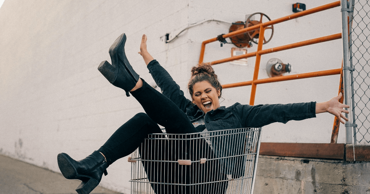 шкаф для одежды. сознание и мозг. менеджер it проектов. вещи владеют человеком. мысли и чувства.