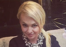 Дима Билан преподнес Яне Рудковской уникальные перчатки