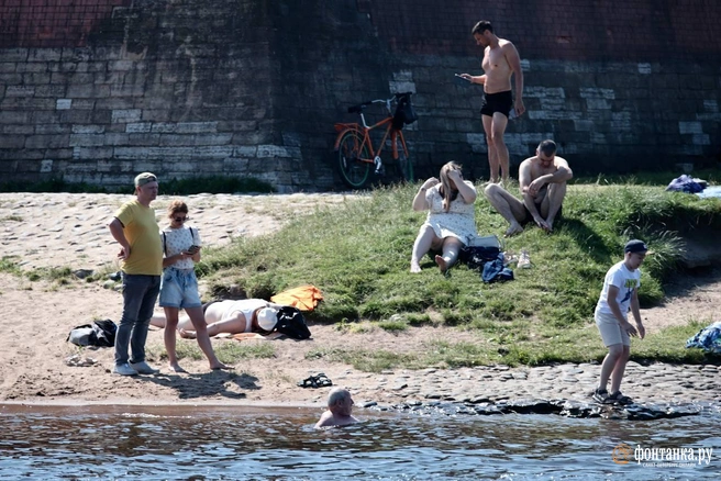 Ветер отогнал теплую воду от южных берегов Финского залива: купаться там будет прохладнее | Источник: Валентин Егоршин / «Фонтанка.ру»