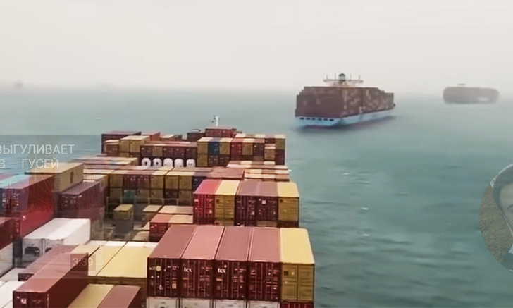 Гигантское судно село на мель поперек Суэцкого канала и парализовало движение (видео)