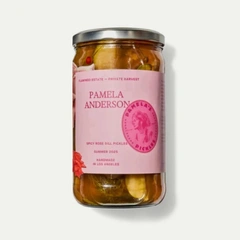 Рецепт тех самых острых маринованных огурчиков с лепестками роз от Памелы Андерсон