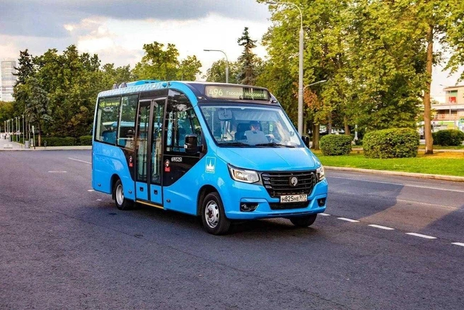 Коммерческие перевозчики в столице обеспечивают работу более 1100 автобусов на 139 маршрутах в разных округах | Источник: пресс-служба ГКУ «Организатор перевозок»