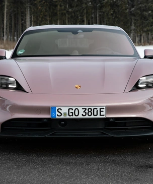 Porsche начинает продажи доступного электрического суперкара