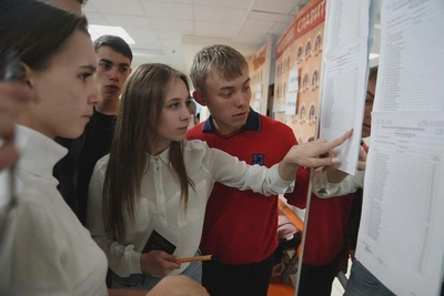 Три выпускника из Владивостока набрали по информатике по 100 баллов