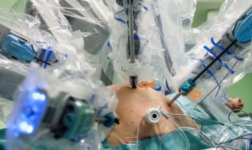 В петербургской больнице выполнили тысячную операцию с роботом Da Vinci