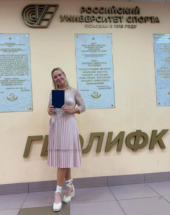 В июле 2025 девушка окончила вуз и получила специальность «тренер по теннису» | Источник: GOTENNIS.RU / T.me