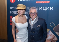 Полина Диброва отреагировала на голый выход бывшего мужа Дмитрия со спутницей