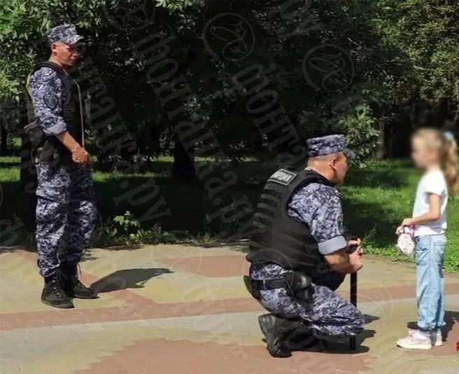 На Лиговке росгвардейцы два часа звонили в домофоны, чтобы найти родителей семилетней москвички | Источник: «Фонтанка.ру»