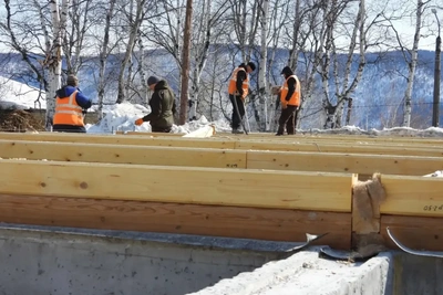 В Николаевске-на-Амуре строят первый в крае деревянный МКД