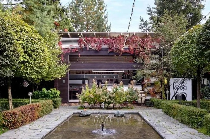 Дом с другой стороны