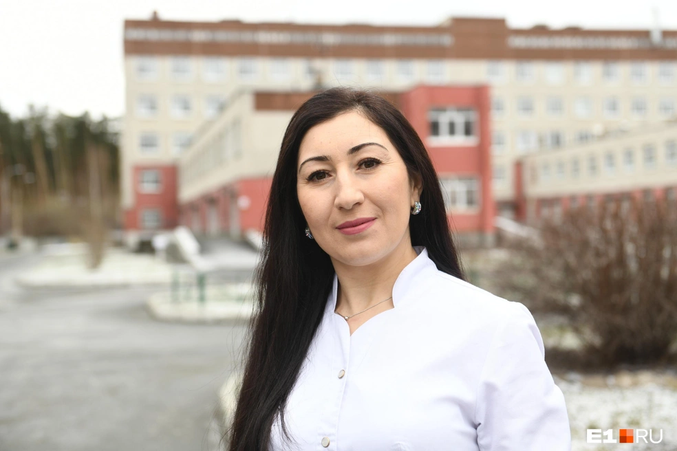 Анна Овчинникова работает в 40-й больнице заведующей инфекционным отделением. За последние несколько лет у Анны не было ни одного дня передышки от коронавируса | Источник: Дмитрий Емельянов / E1.RU