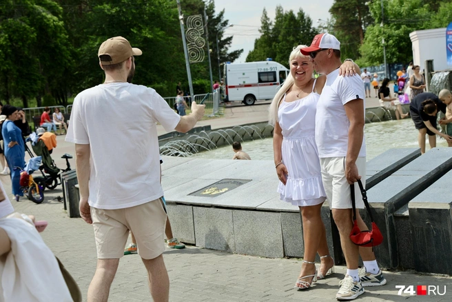 Пришли погулять и попали на праздник | Источник: Михаил Шилкин