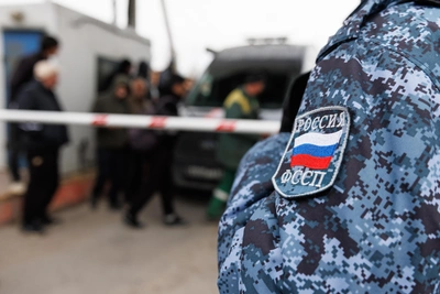 Томский должник на машине наехал на приставов: долг погашен