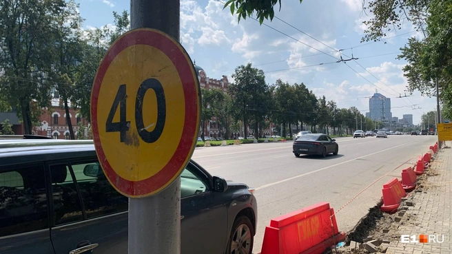 Из-за ремонта возле вокзала уже снизили разрешенную скорость до 40 километров в час | Источник: Роман Марьяненко / E1.RU