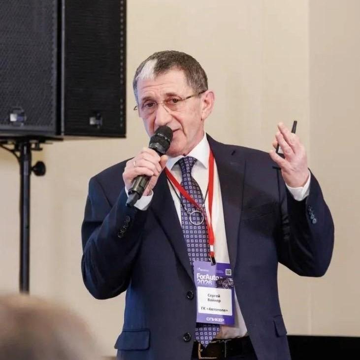 <p>Сергей Вайнер</p>