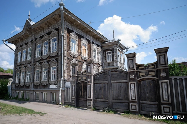 На фотографии видно трехпролетные ворота | Источник: Варвара Фролова / NGS70.RU
