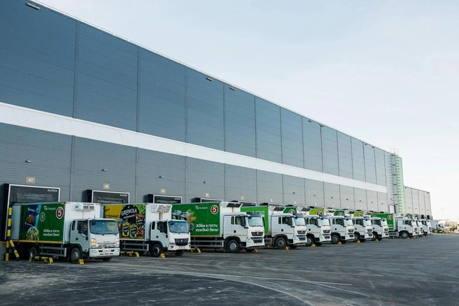 Товары из распределительного центра быстро доставляют в магазины сетей | Источник: Юрий Евдокимов