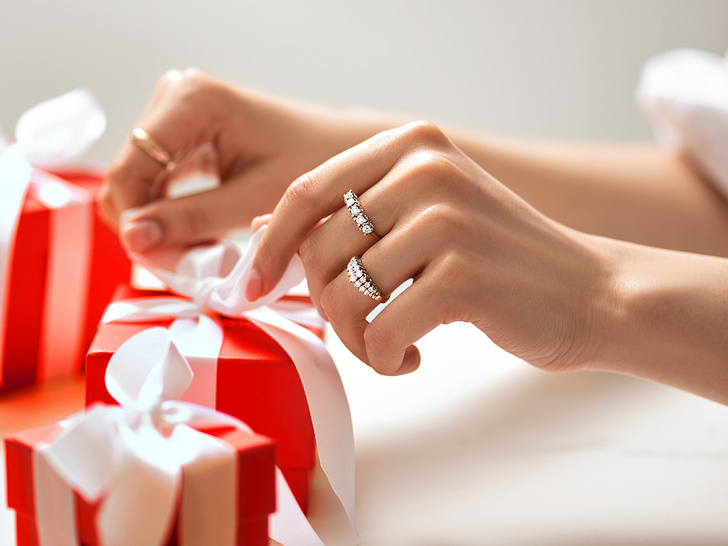 Как выбрать ювелирное украшение в подарок? Три золотых правила от SUNLIGHT