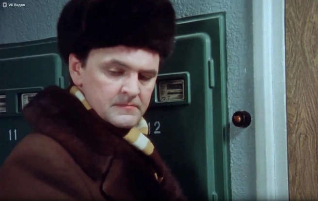 Норковая шапка — символ стабильности, консерватизма, достатка | Источник: кадр из фильма «Ирония судьбы, или С легким паром!» (6+), реж. Эльдар Рязанов, киностудия «Мосфильм», 1975 год