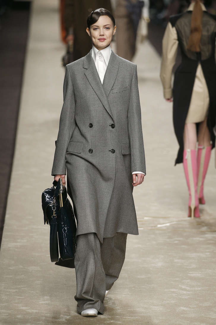 В Милане прошел последний показ Fendi, созданный Карлом Лагерфельдом (фото 14)