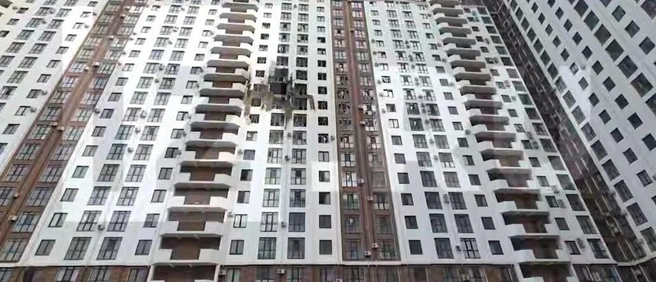 Еще одна многоэтажка в Новороссийске, где оказалась разрушена квартира | Источник: IZ.RU / T.me