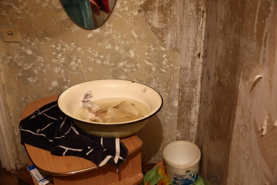 Квартиры на Индустриальной затопило после обрушения чердака