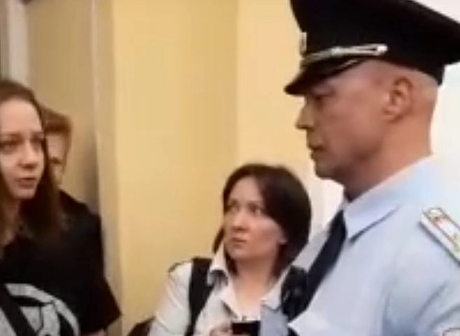В Санкт-Петербурге засняли «самого ранимого полицейского в России» | ya62.ru
