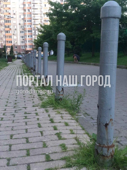 Столбики проржавели | Источник: gorod.mos.ru