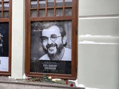 В Москве прощаются с Игорем Золотовицким: старший сын не сдерживает слез, студенты называют папой