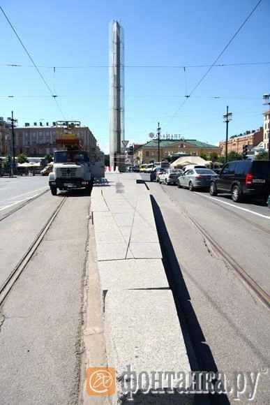 Сегодня это звучит немного неожиданно, но тогда появление башни на Сенной само по себе было поводом для споров | Источник: Ксения Потеева / «Фонтанка.ру»