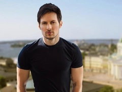 Спустя полгода заточения в Париже Павел Дуров улетел в Дубай