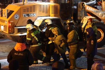 Six Rescuers Carry Man from Collapsed Shopping Center in Video