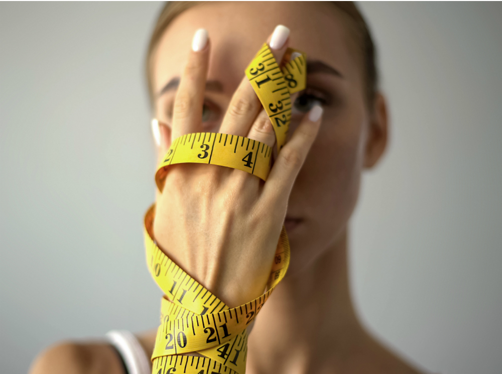 До анорексии и обратно: как победить пищевое расстройство и своих демонов | marieclaire.ru