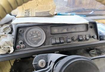 В комплекте идет номер газеты «Правда», год неизвестен | Источник: Avito