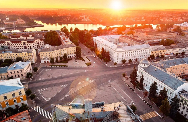 С набережной Твери открываются очень живописные виды | Источник: Ветер тверских крыш / Wikipedia.org