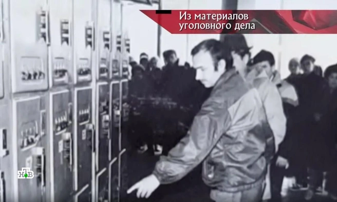 На следственном эксперименте Медведев показал, куда сдал чемодан | Источник: «Следствие вели…» (18+), НТВ / Rutube.ru