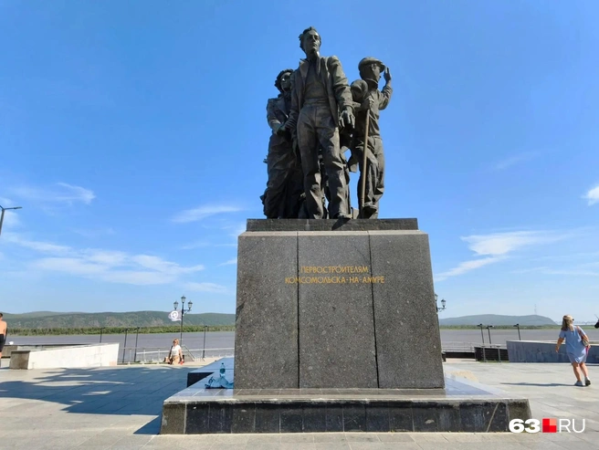 Первостроители города — комсомольцы. Они приехали в село Пермское на левом берегу Амура по призыву, чтобы возвести здесь судостроительный и авиационный заводы | Источник: Анна Шорина / 63.RU