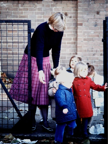 Леди Диана Спенсер на работе в детском саду в Пимлико, Лондон, ноябрябь 1980