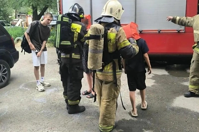 Пожар в барнаульской пятиэтажке: спасены двое детей
